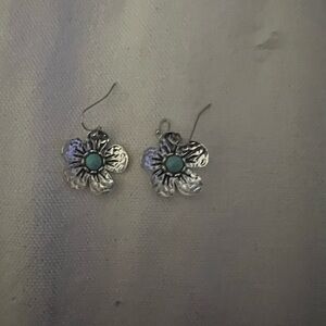 Chic Silver Flower Earrings with Turquoise Center